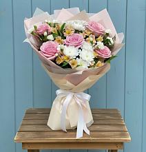 Букет цветов из:  Гвоздики, Орхидеи и Розы #REPLACE_PRED# Шувое