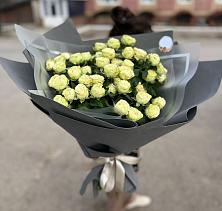 Букет Белые кустовые розы Солинеро в Шувое
