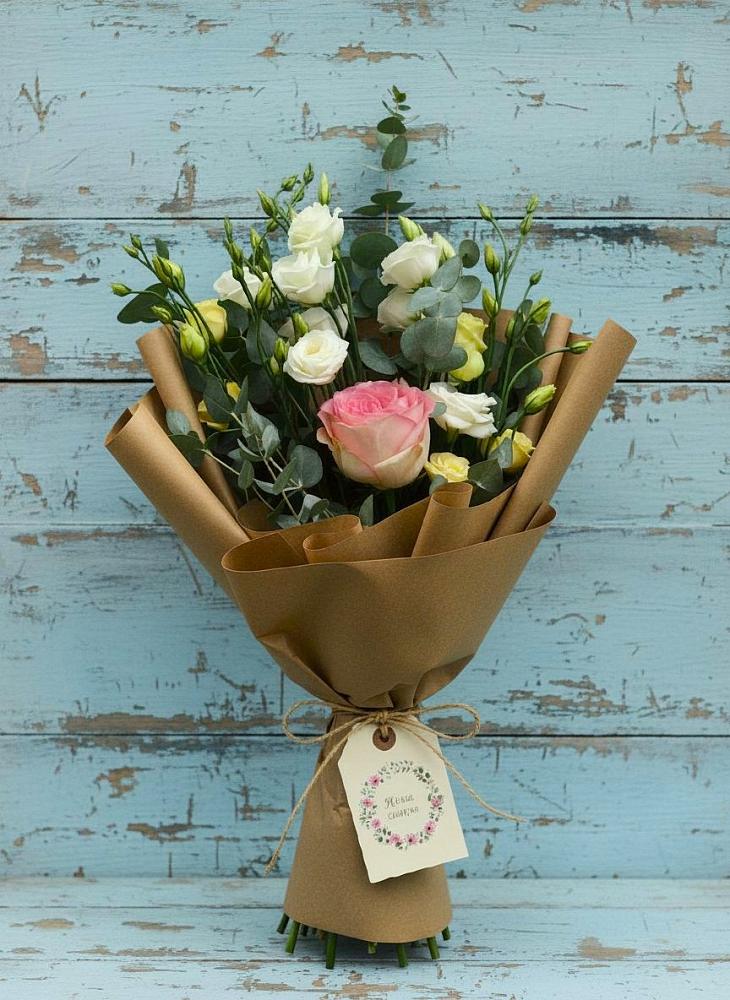 Букет цветов из: Розы и Лизиантусы в Шувое