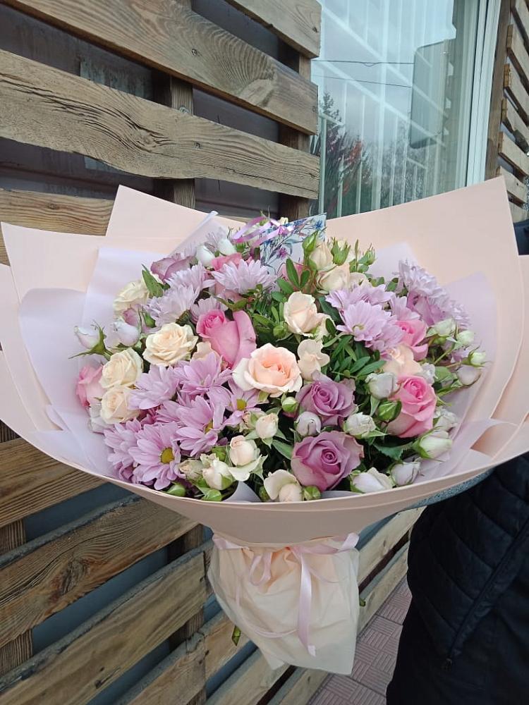 Букет цветов из: Розы и Хризантемы в Шувое