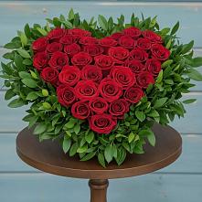 Цветочная композиция из Розы в виде сердца в Шувое