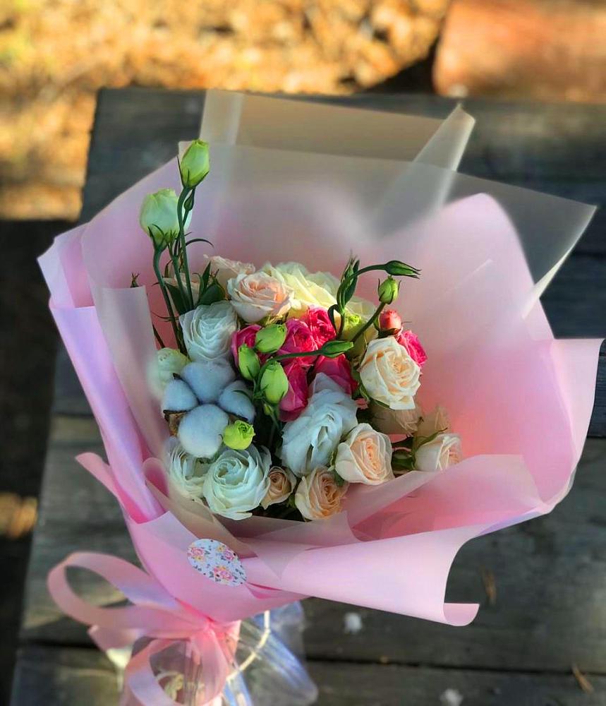 Букет цветов из: Розы и Лизиантусы в Шувое