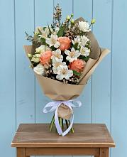 Букет цветов из:  Альстромерии, Лизиантусы, Розы и Хризантемы в Шувое