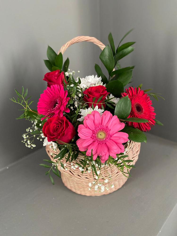Цветочная композиция из Розы, Хризантемы и Герберы в корзине в Шувое