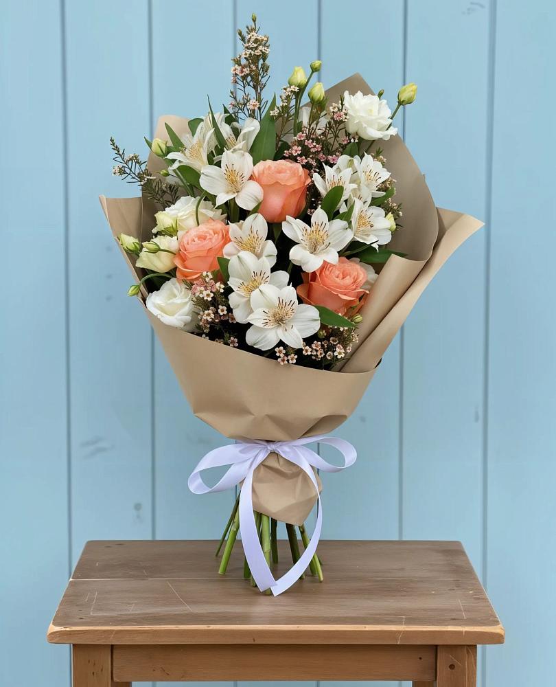 Букет цветов из: Альстромерии, Лизиантусы, Розы и Хризантемы в Шувое