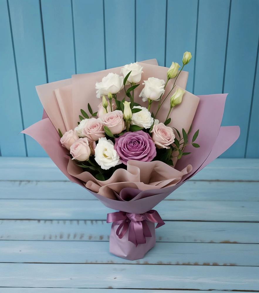 Букет цветов из: Розы и Лизиантусы в Шувое